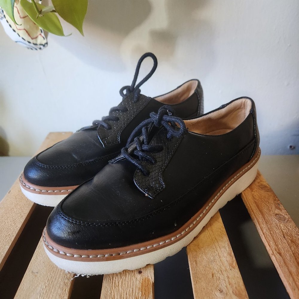 Black Naturalizer Laceup Oxford Shoes